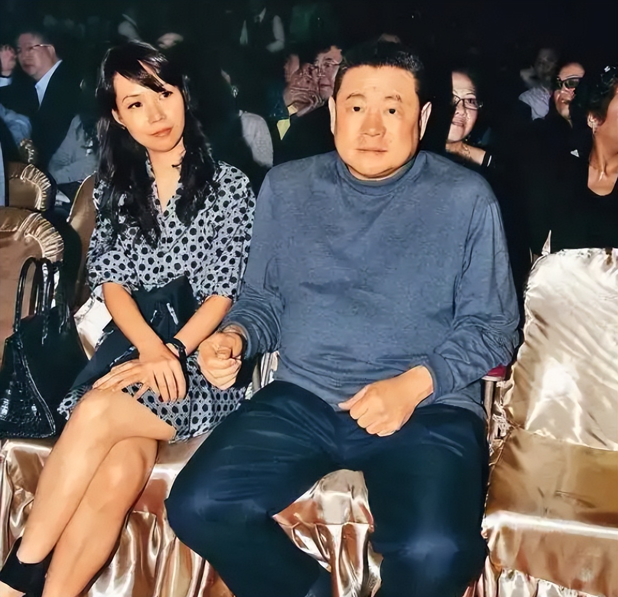 甘比给了刘銮雄一颗肾,让亲生女儿给儿子捐肾