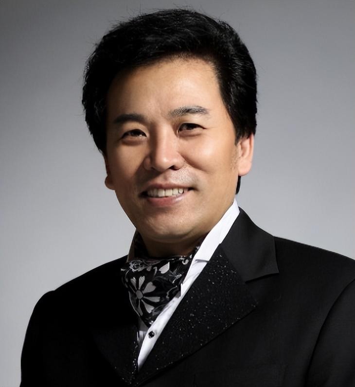 佟铁鑫：一婚娶歌手金曼生下儿子，二婚娶带娃林丹诗，如今咋样