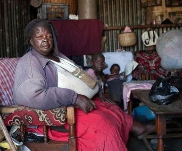 非洲有一体重300斤的“美女苏珊”,2000年,丈夫辞职在家陪妻子