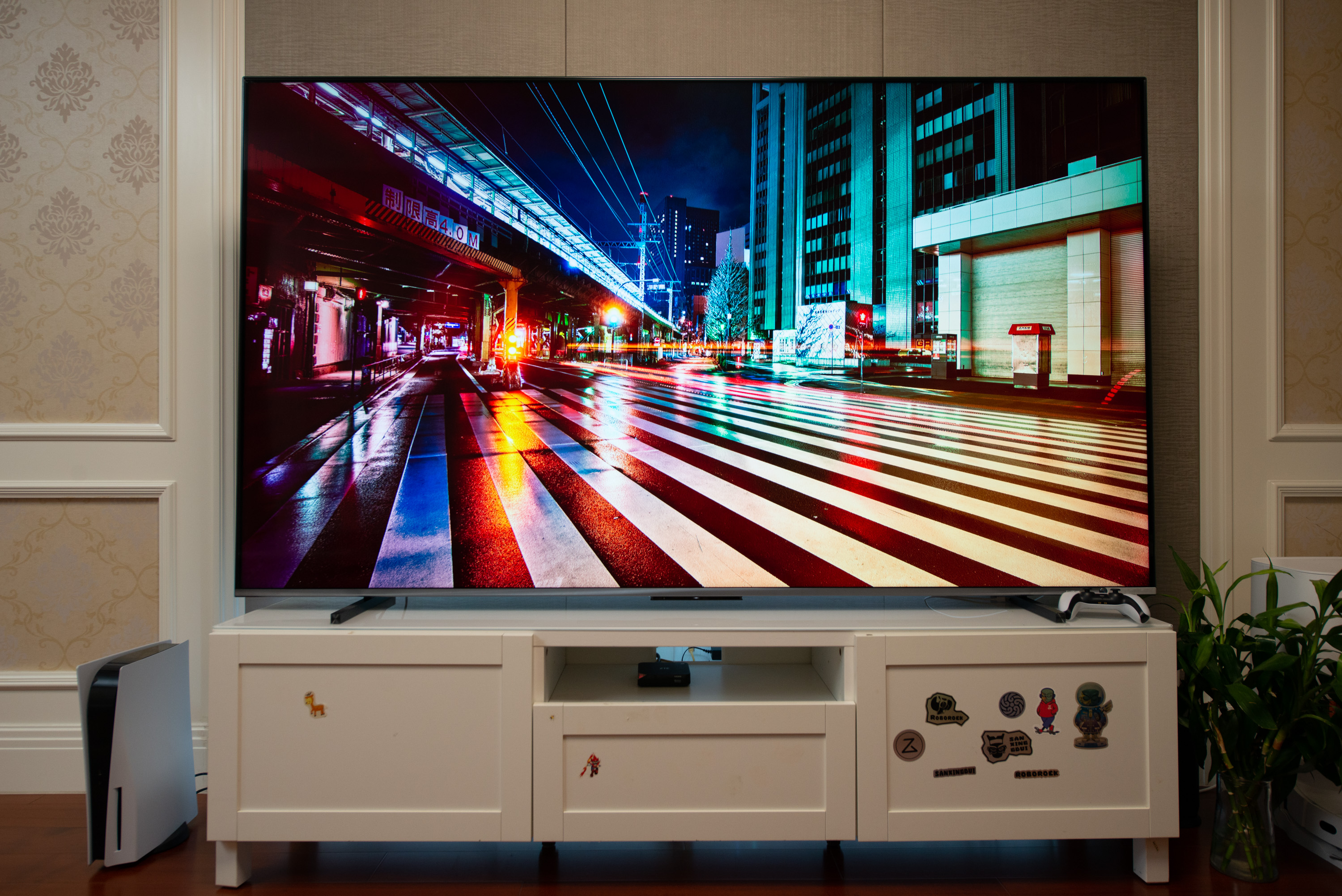 碎屏的电视机,家里电视碎屏了