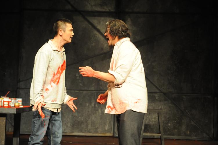 关于华语电影中的女性叙事的研究，并以毕业作品《花儿》为例