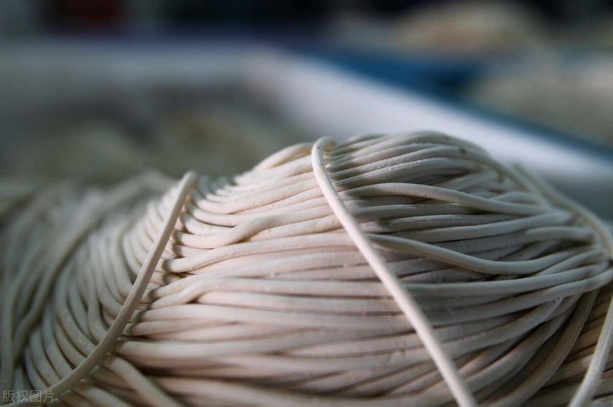 食用碱和盐放在一起的功效,食用碱跟盐一起吃有毒没