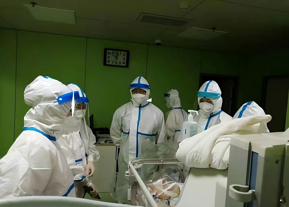 众志成城战疫情齐心协力保平安,齐心协力战疫情致敬医护人员