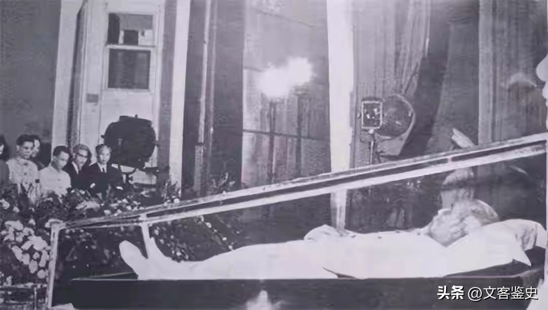 毛主席逝世46年，遗体为何至今栩栩如生面色红润？不只是药物作用