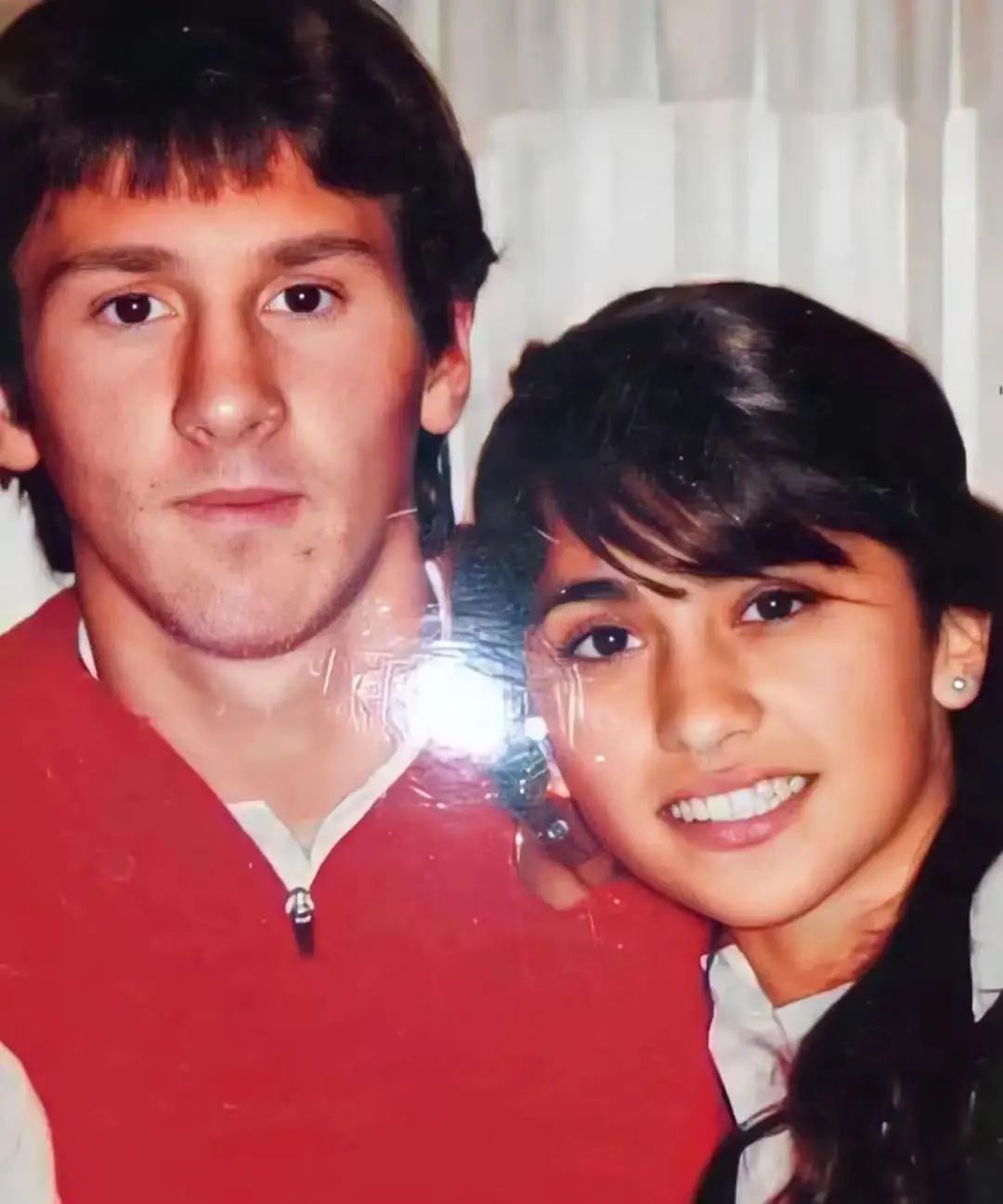 梅西和15岁的少年,梅西9岁喜欢的女孩