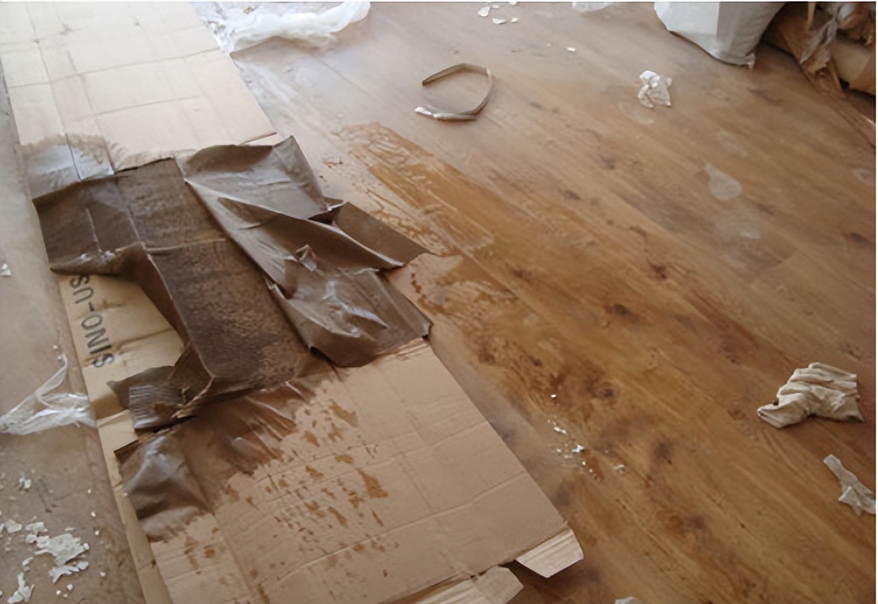 泡水后的地板,泡水后的木地板自然恢复