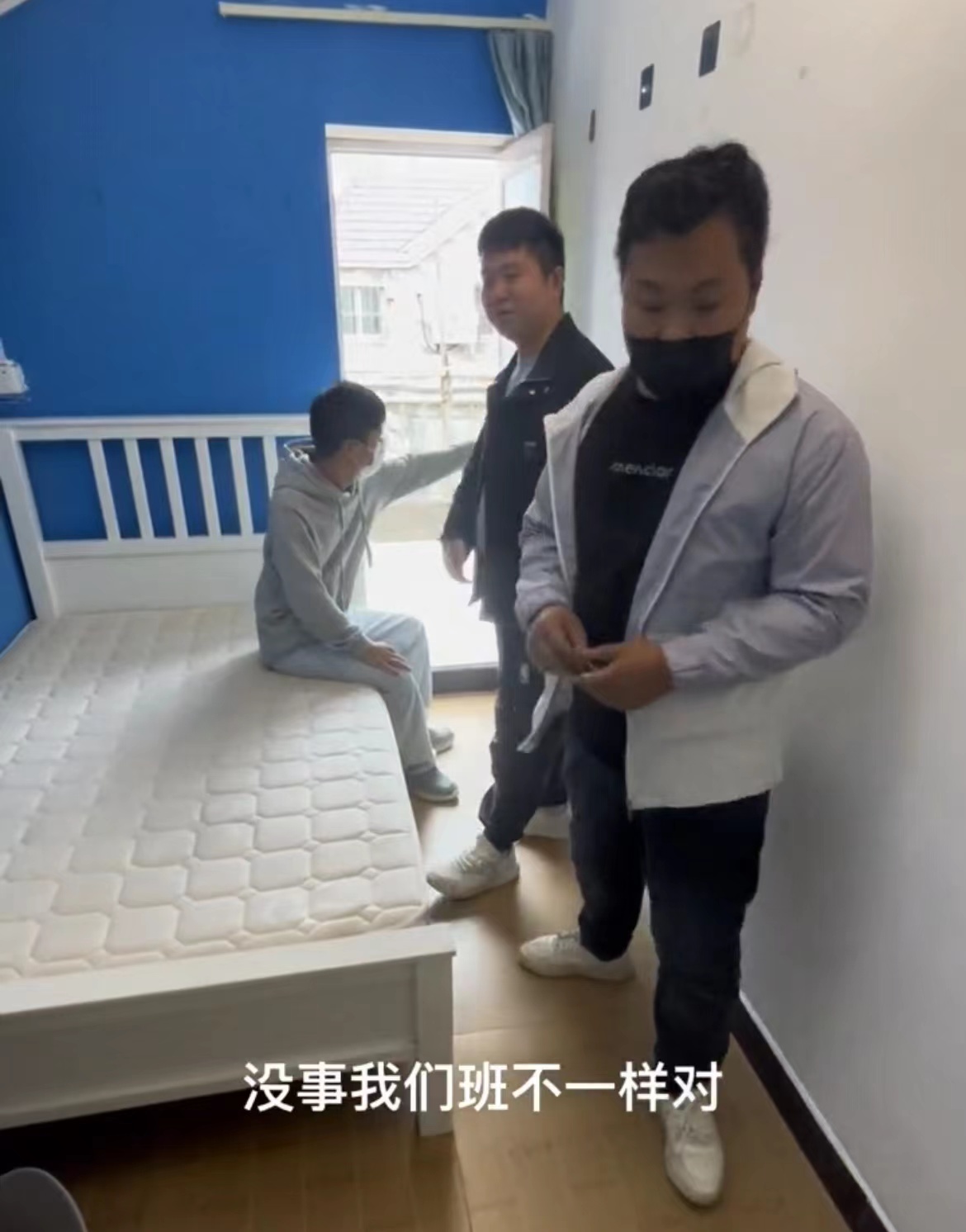 三个小伙合租单间,三个小伙合租900元房子