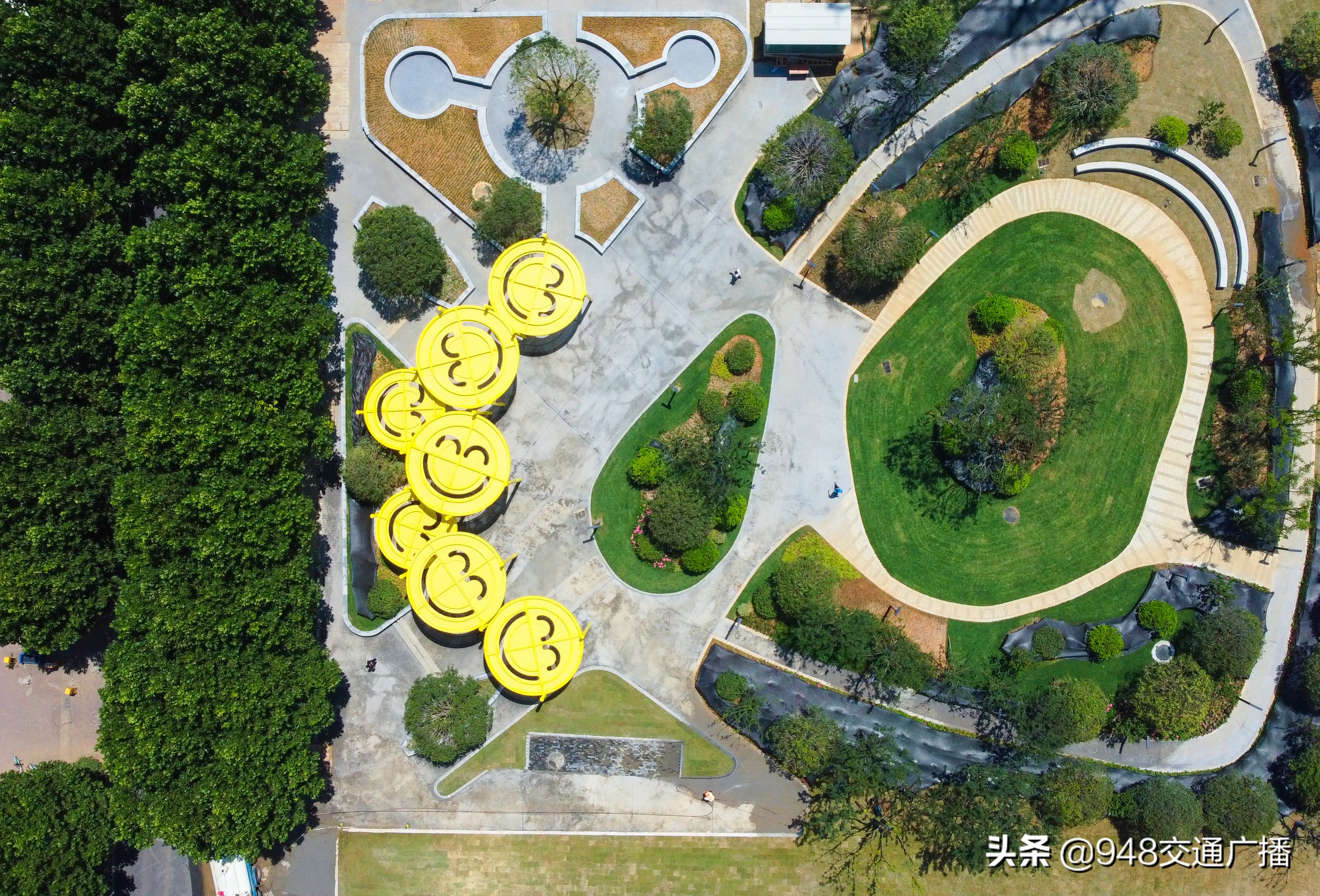 微笑公园视频,光谷金融港休闲公园