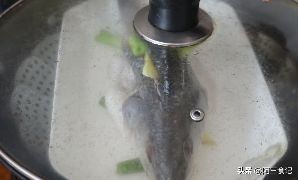 蒸鲈鱼的正确做法不腥不柴,怎么蒸鲈鱼的正确方法