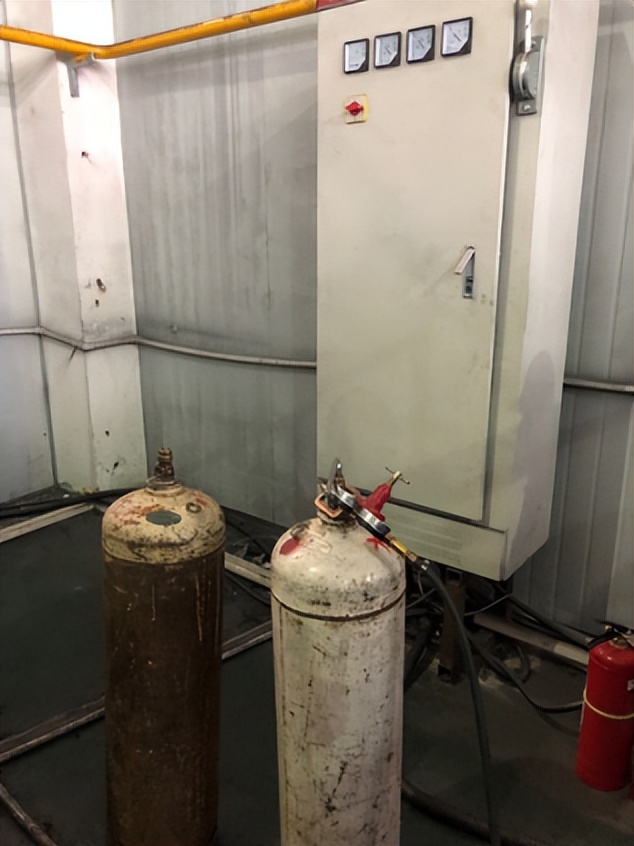 气瓶无防倾倒装置,气瓶无防倒措施根据哪条规定处罚