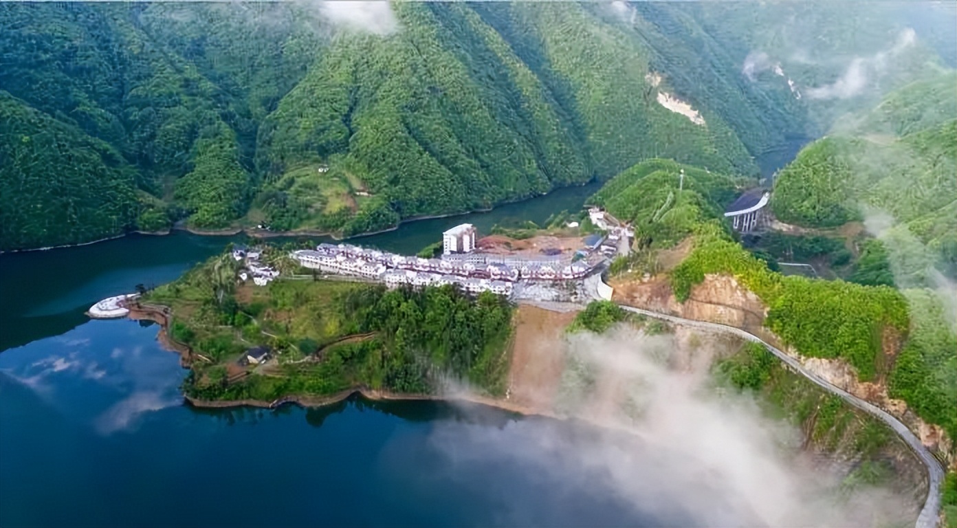 夏天游玩路线,夏天旅游最佳路线推荐