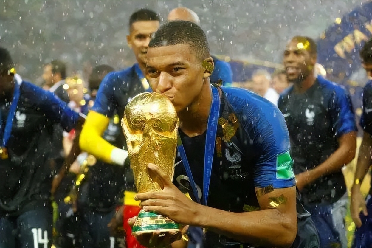 世界杯足球演变史,足球世界杯的由来50字