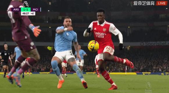 逗妹吐槽：在英超，曼家看上的冠军，早晚都得是曼家的！