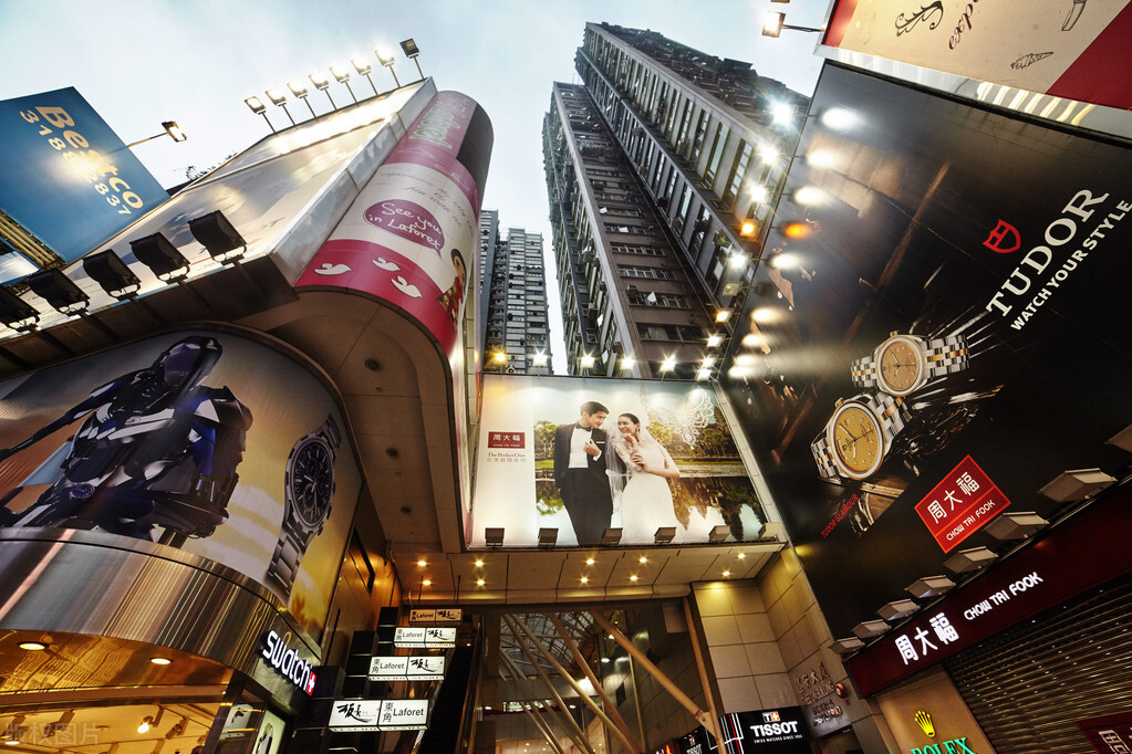 内地游客说分手，香港巨头13亿飞走，百亿代购产业惨遭关门大吉？