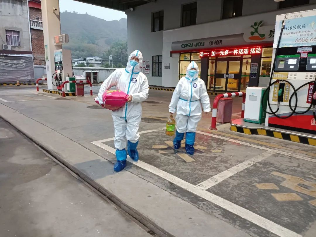 “老婆，我们结婚推迟吧！”