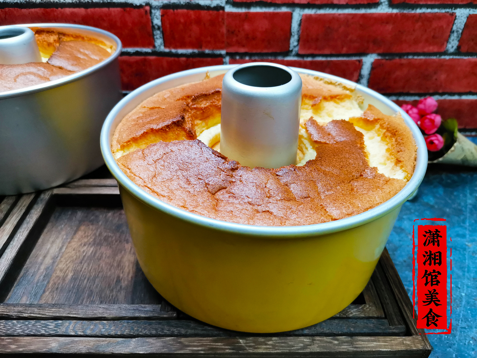 戚风蛋糕调蛋黄糊,先放糖还是先放油?放错顺序,蛋糕粗糙不细腻