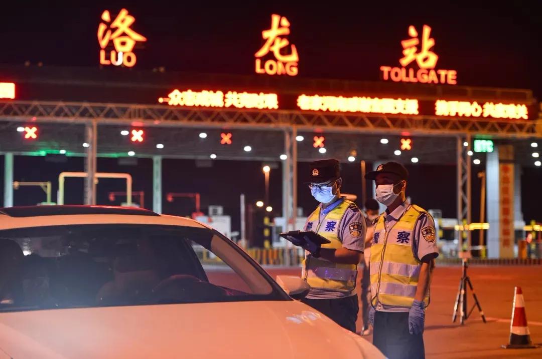 商州公安守护万家平安,守护万家团圆中秋节警察