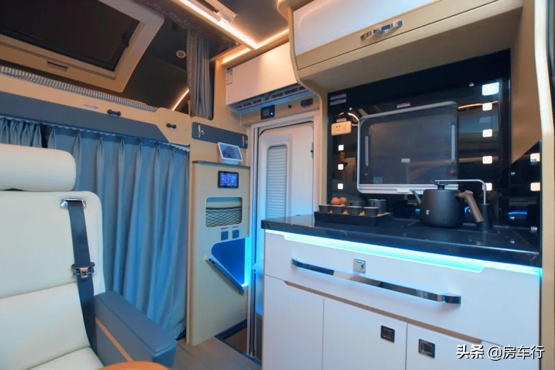 最新款进口顶级依维柯b型房车,依维柯房车推荐10万到20万之间7座