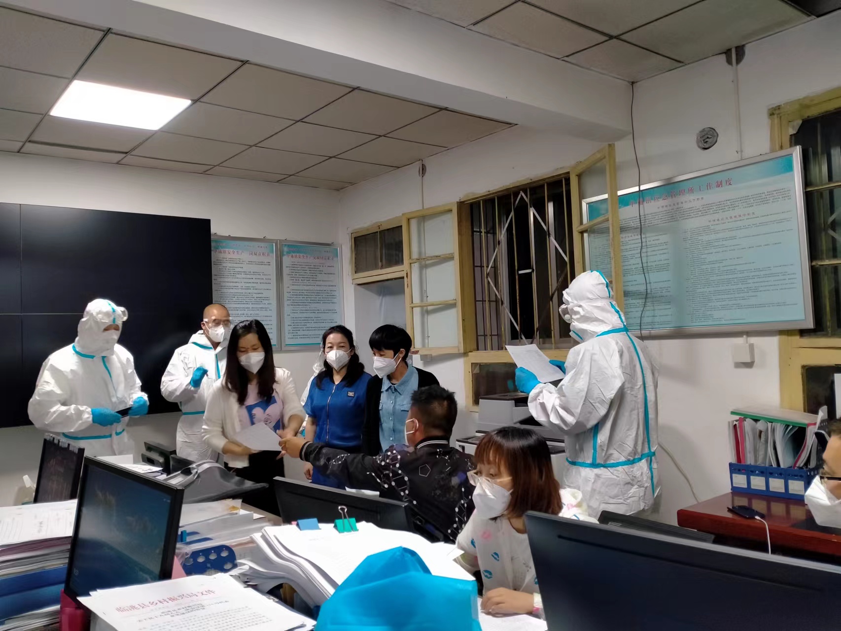 中铺受伤了，但我们从来不怕亦不会退缩