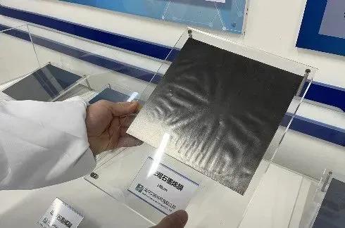 江岸这家科技企业研发国内顶尖电磁屏蔽石墨烯膜