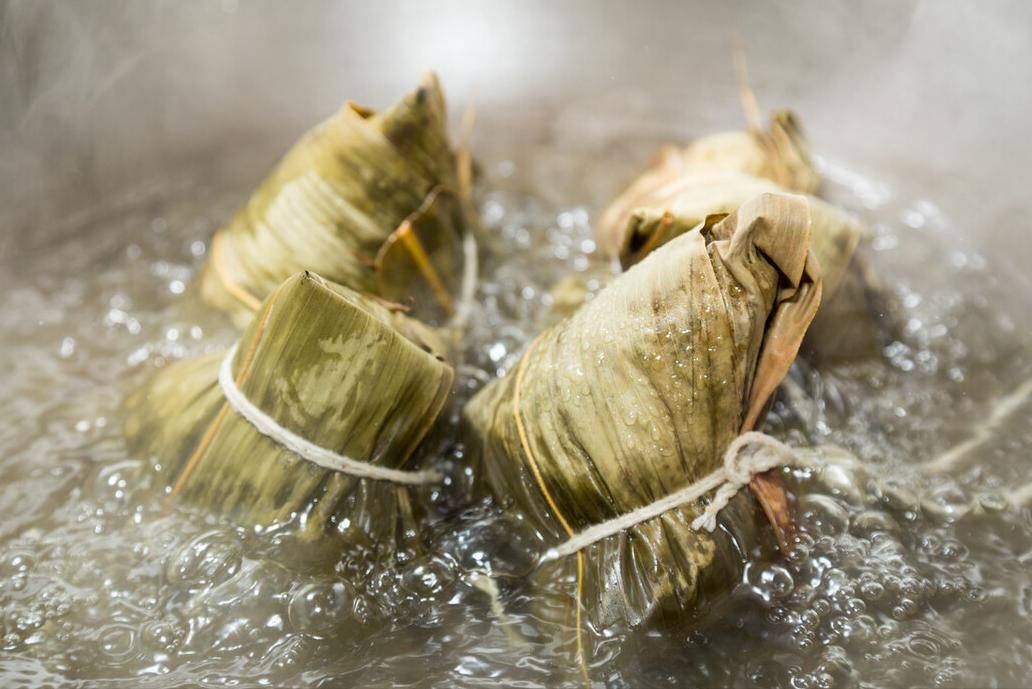 怎么才能让煮好的粽子又软又糯,煮粽子时为何会出现粽子夹生现象