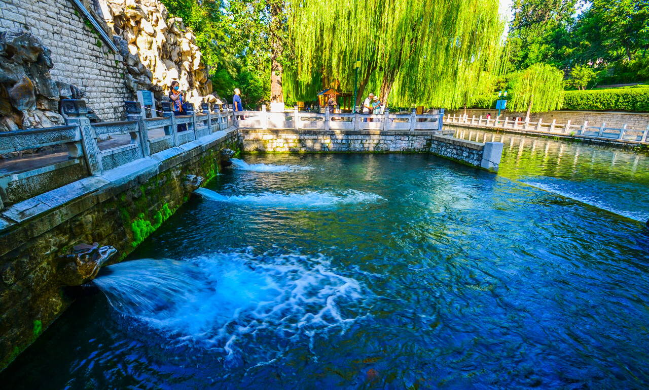 游济南趵突泉大明湖的感慨,趵突腾空润泉城