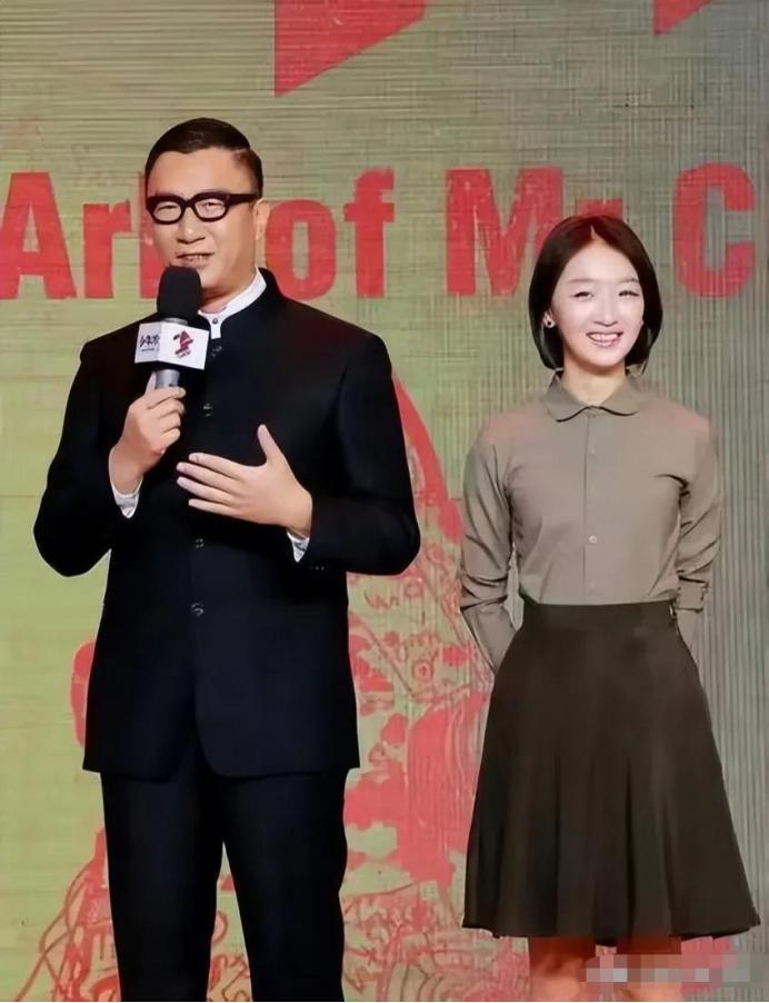 周冬雨现实,没有颜值没身材周冬雨为何如此红