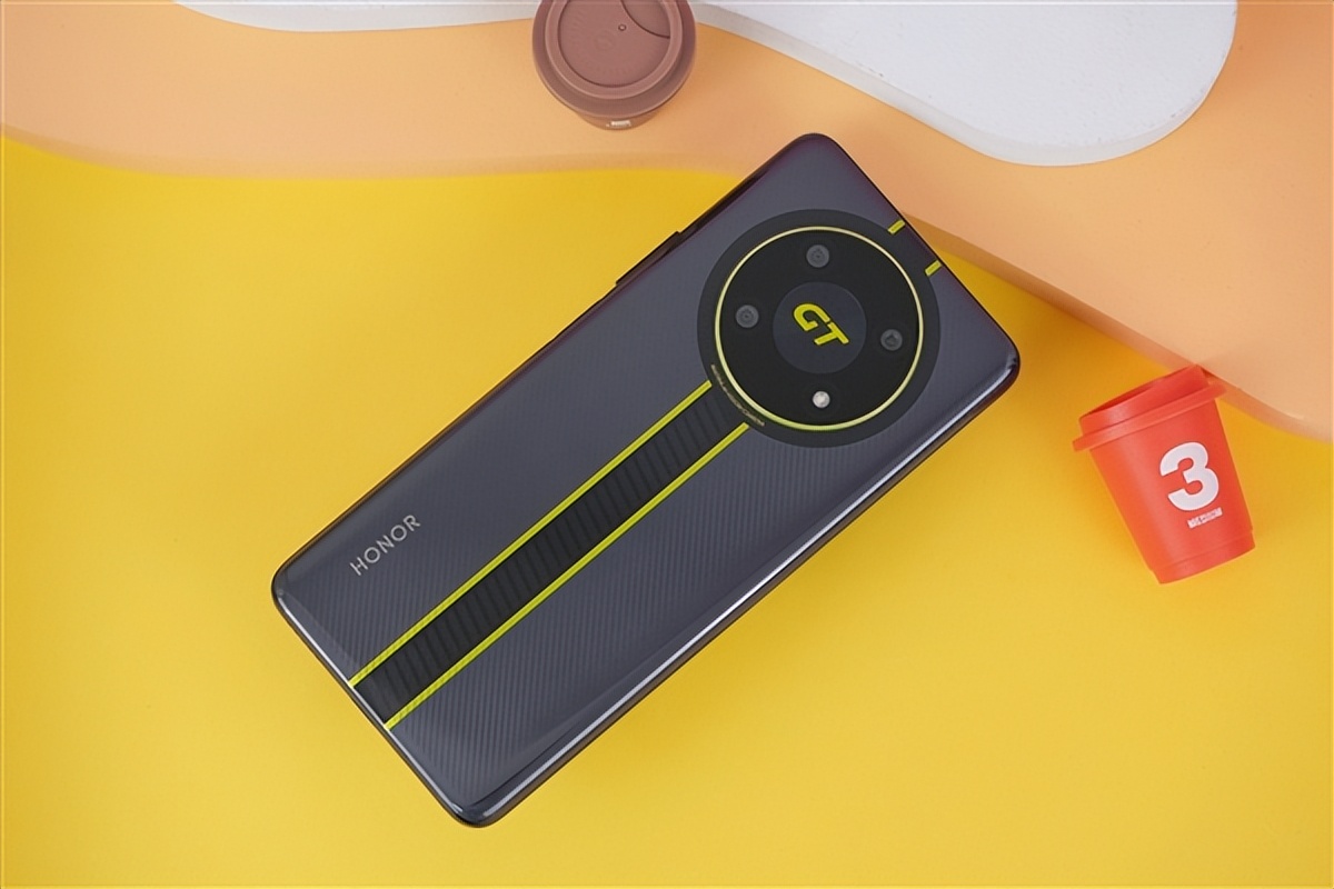 从2399元跌至1689元，19GB+256GB+4800mAh，性能旗舰沦为千元机