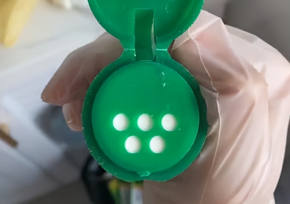 女子吃一年胡椒粉,一女子吃了三年胡椒粉