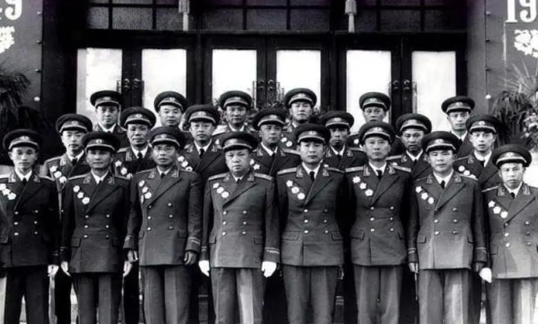 1970年的一个深夜,*世友许**找来肖永银:刘帅来南京了,你去接最好