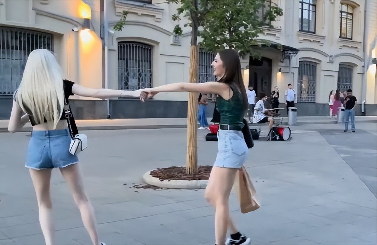 中国离俄罗斯很近的城市，隔江相望仅750米，游客少物价低