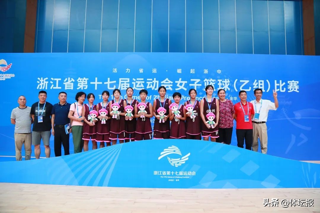 74岁“长脚”奶奶带“娃娃兵”上场，夺银的台州女篮值得响亮掌声