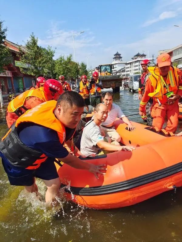 郑大站的“安心救援梦想”——一个卡车司机的公益成长