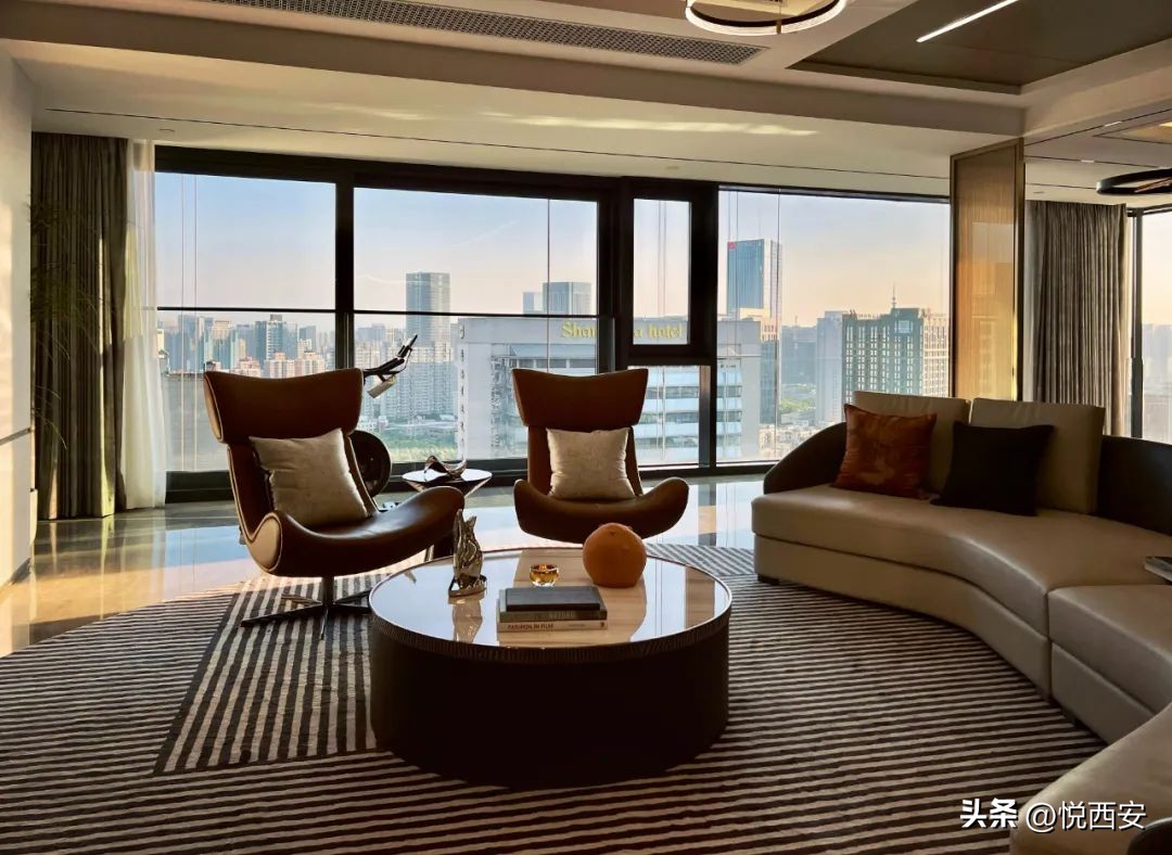 超高层+空中泳池+艺术Mall，一座垂直城市的崛起