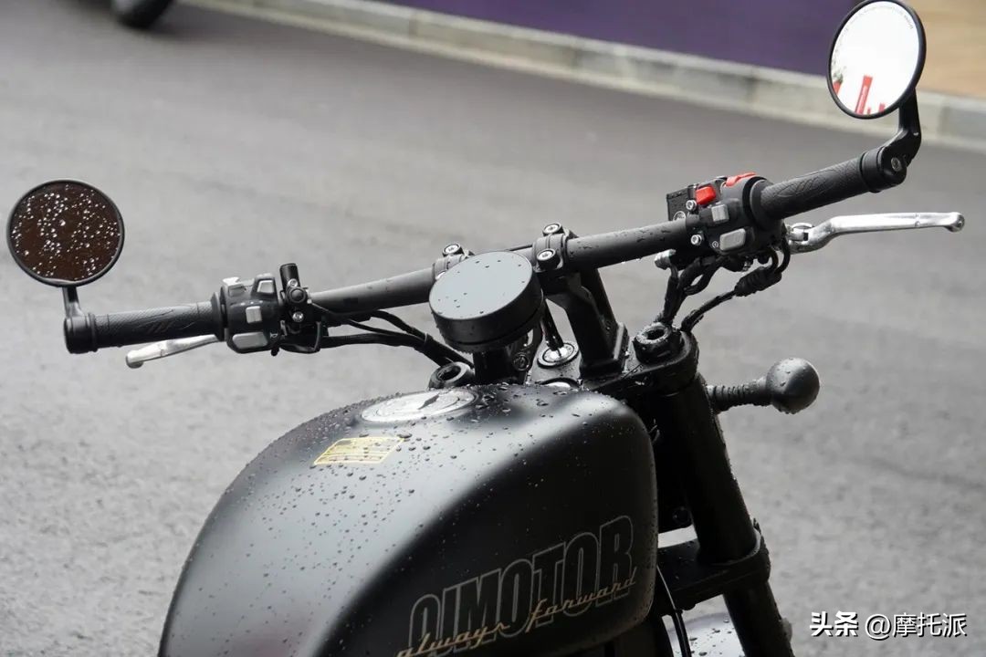 广州qjmotor赛350实车评测,qjmotor350圆灯版骑行感受