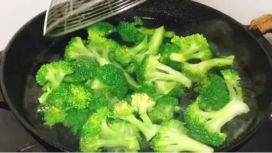 中老年人吃什么补脑效果最好,吃什么补脑防老年痴呆