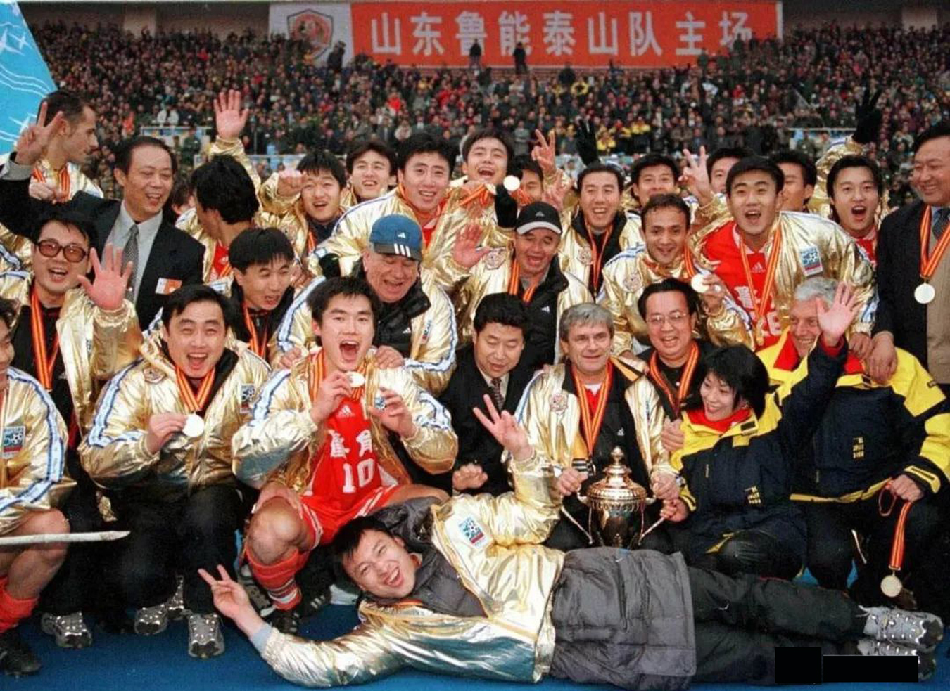 山东泰山队创造神奇纪录盘点,球队历史上有哪些功勋教练和球星?