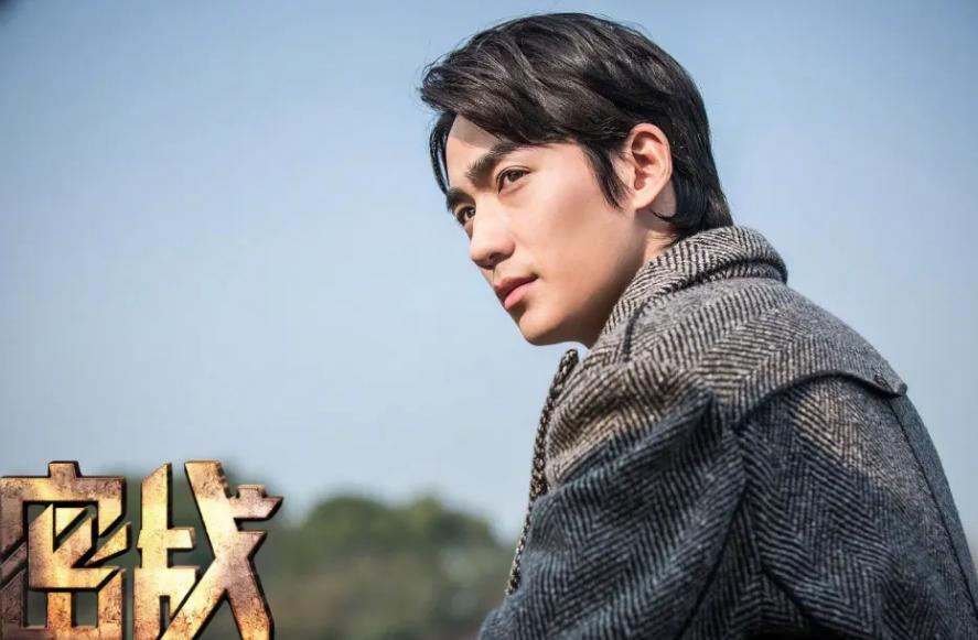 35岁朱一龙获金鸡影帝惹争议,朱一龙从影12载首次获35届金鸡