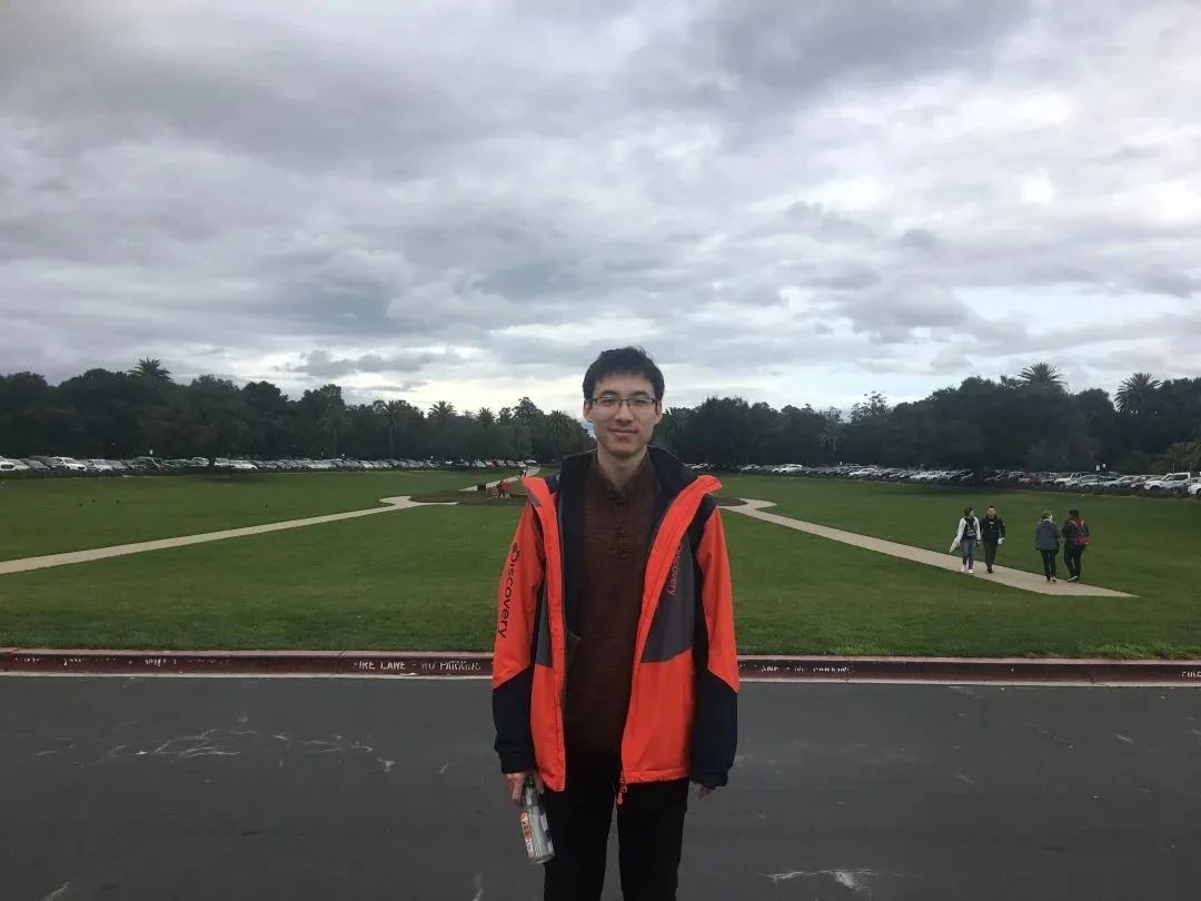 闪闪发光的勋章,闪闪发光的荣誉证书