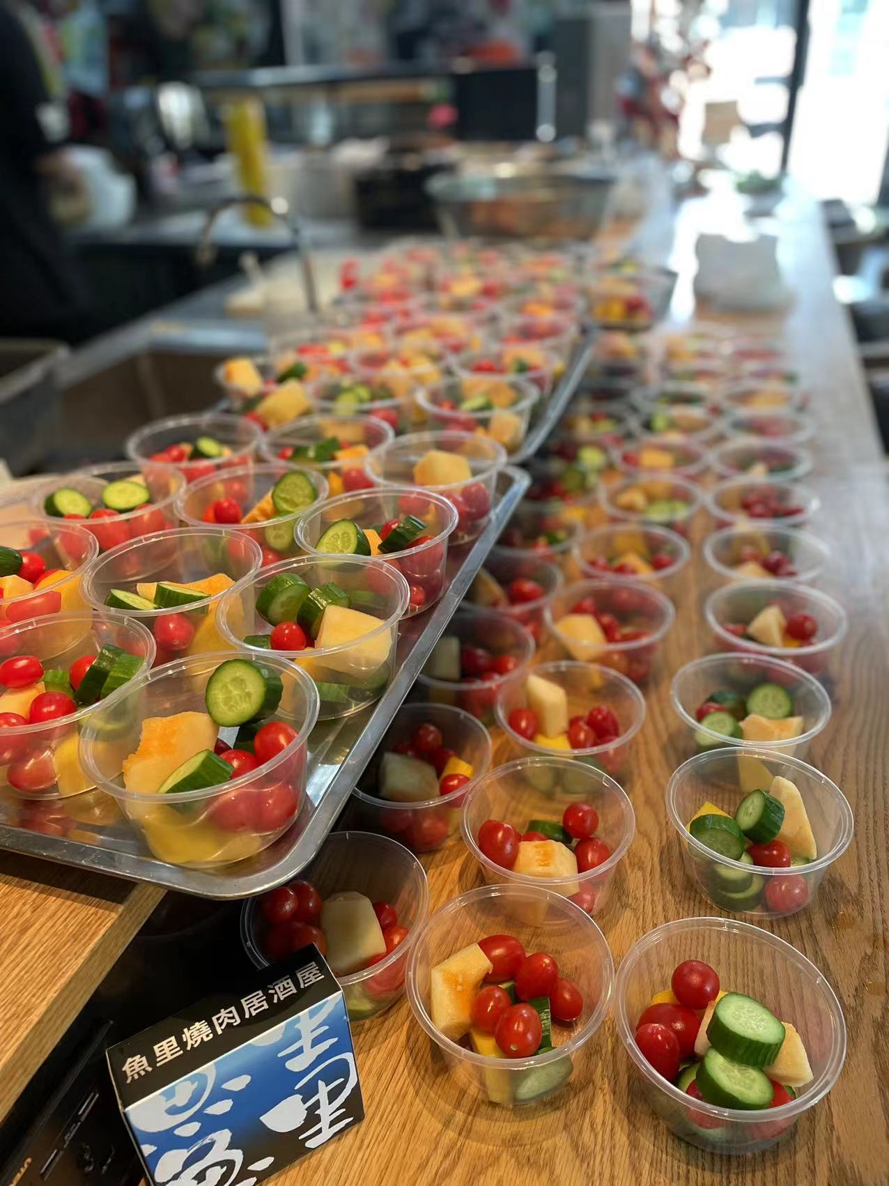 抗击疫情爱心企业免费送餐,爱心企业为防疫人员送饭