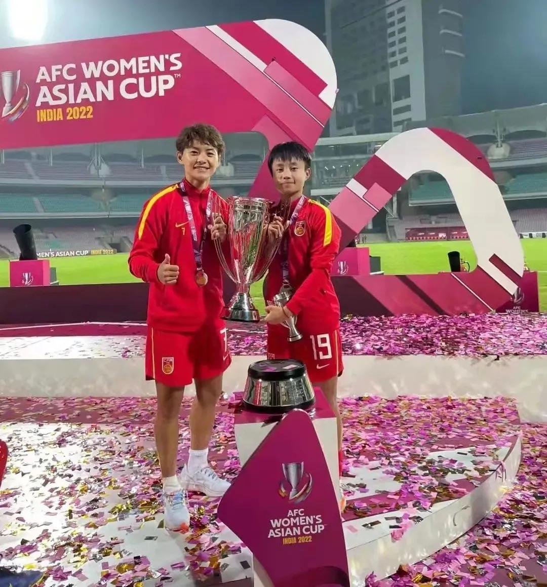 “头球建功的女足19号张琳艳,居然就是经常翘课的那位同学!”