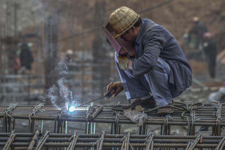 电焊工真的有这么可怕么,电焊工的背后心酸