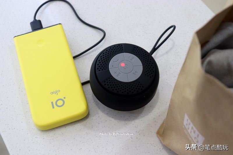 便携蓝牙音箱可以唱歌,能边充电边听歌的蓝牙小音箱