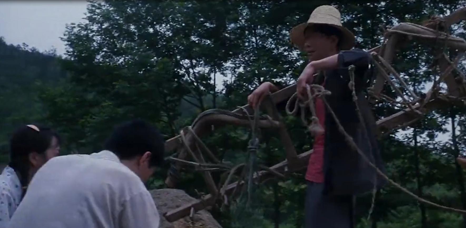 人性与欲望交织的*理片伦**，男人娶了村长的女儿，婚后让她独守空房