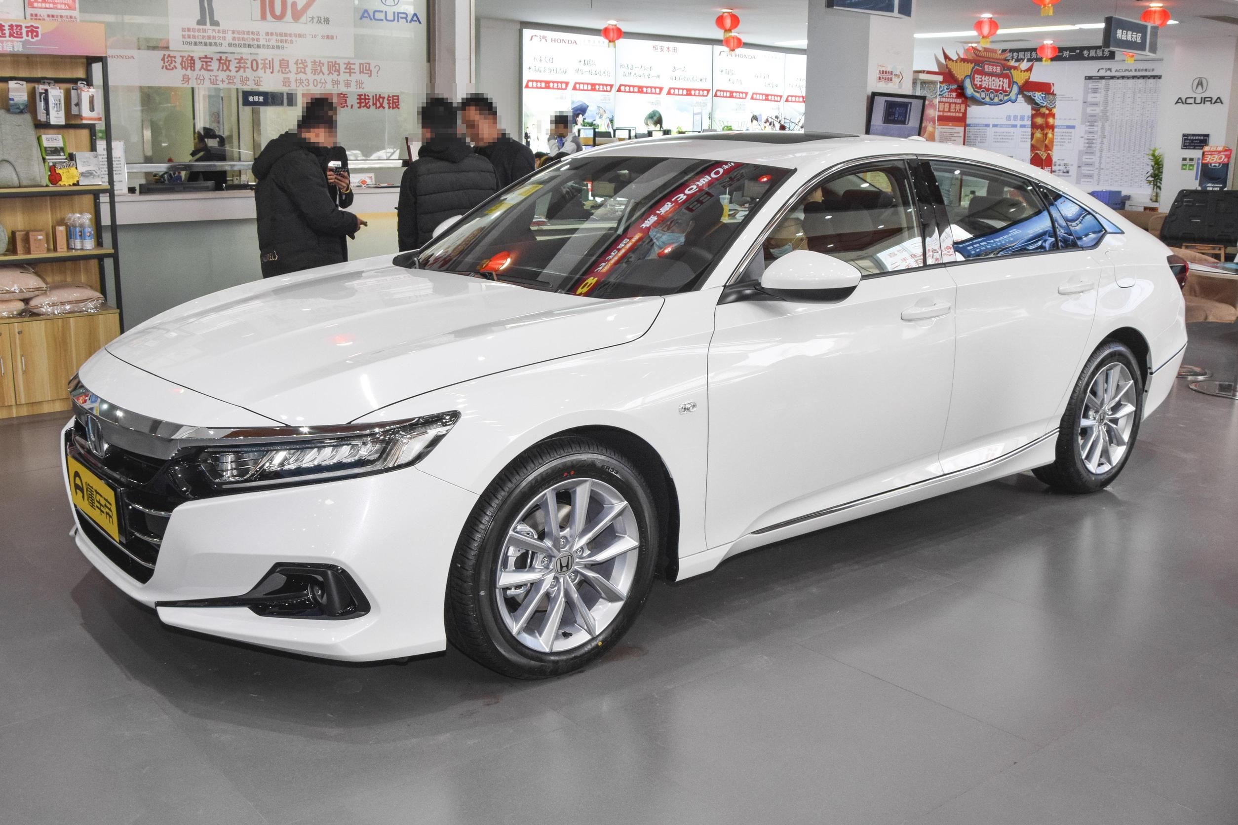 配备1.5t动力180马力,搭载1.5t发动机百公里油耗6.5l