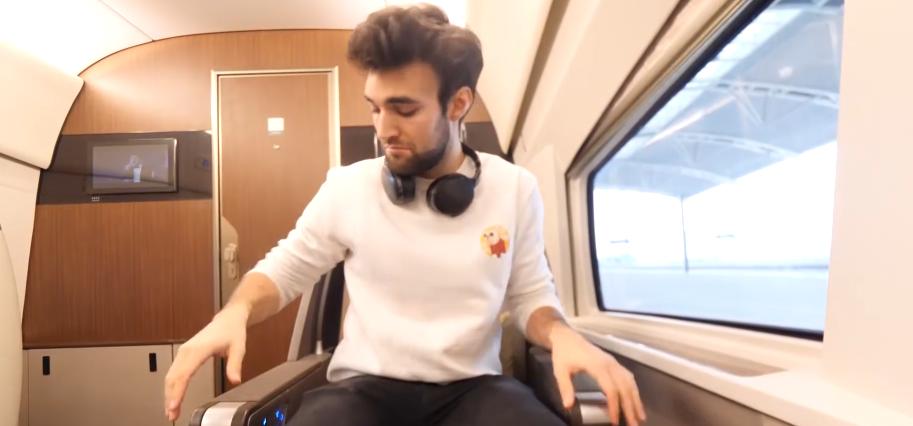 老外乘坐中国高铁感受,老外体验中国高铁头等舱