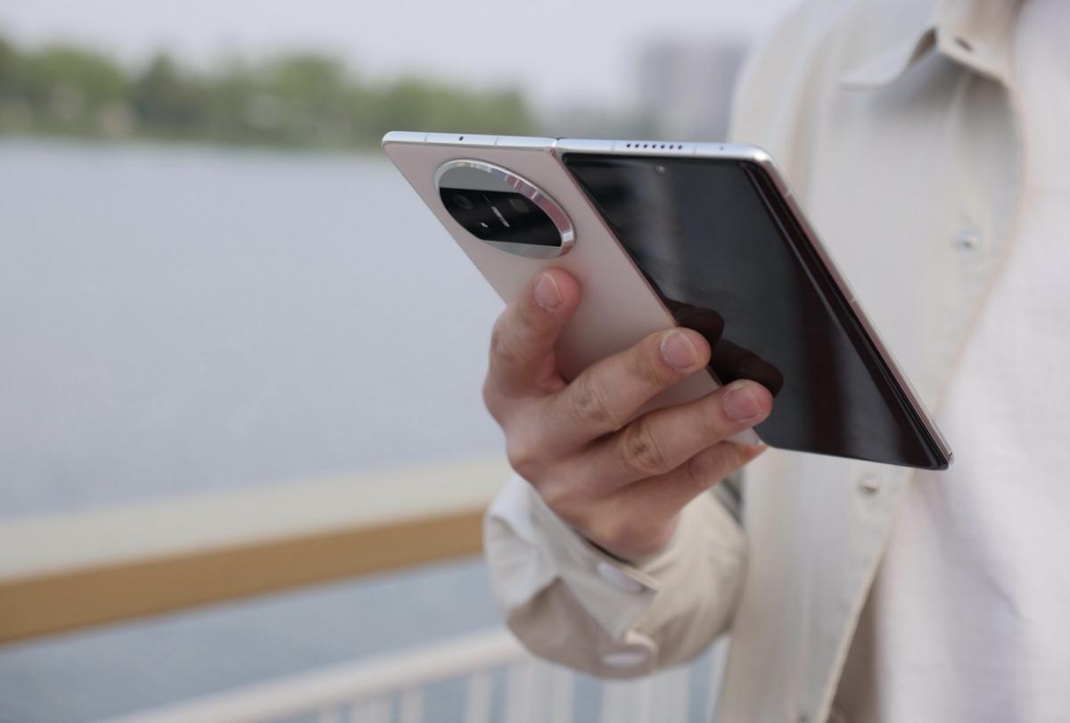 华为折叠手机matex3深度评测,华为matex3手机值得购买么