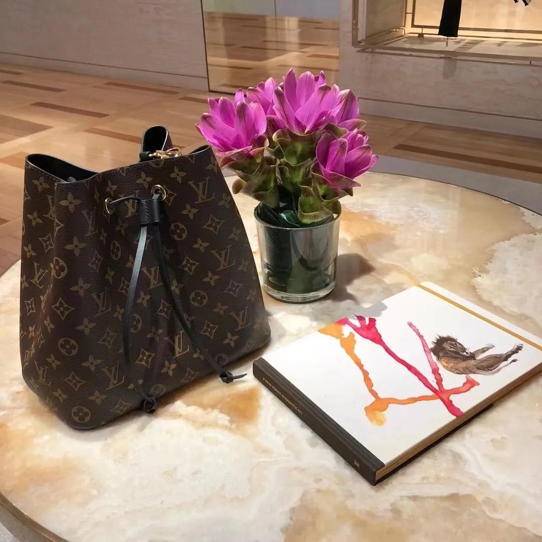 实用大牌包包大容量推荐平价,大容量有质感包包推荐