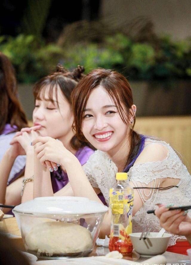 比“牙黄”更可怕的是“牙龈外露”，一笑就破功，很多明星都中招