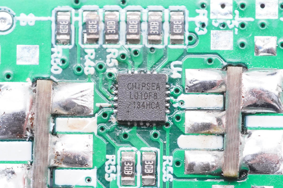 4C1A五个口，总功率达230W，华科生230W桌面充拆解